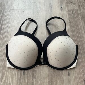 NWT VS very sexy push-up bra/32DDD